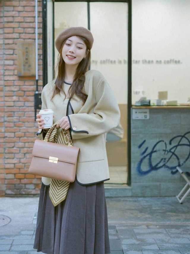 半身裙|百褶裙你穿对了吗?配上这几件上衣温柔又时髦,还能提升气质感