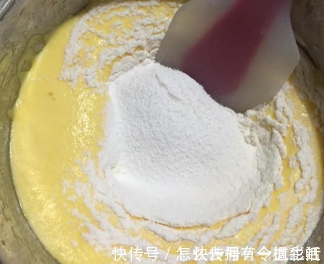 鸡蛋糕|新手也能做的蛋糕,只需4种常见用料,蛋清蛋黄不用分离,特别香
