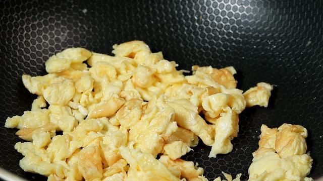 鸡蛋液|难怪饭店的西红柿炒鸡蛋那么好吃，原来做法有诀窍，连汤汁都不剩
