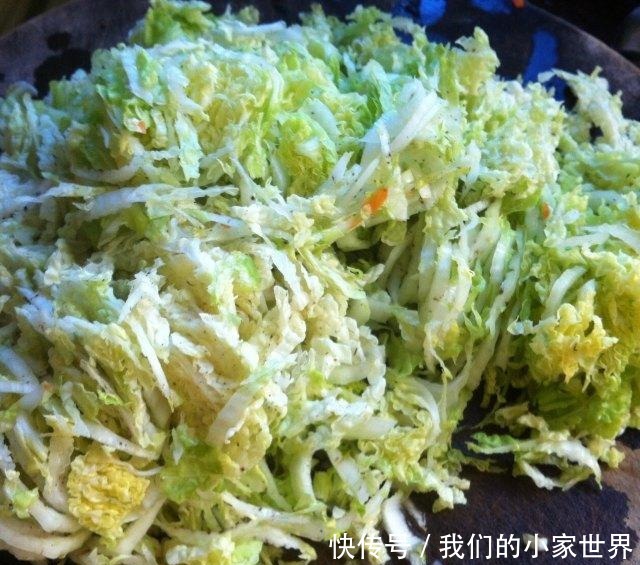 自制家庭版锅贴,不活面不擀面,皮薄馅大还多汁,学会都能开店了