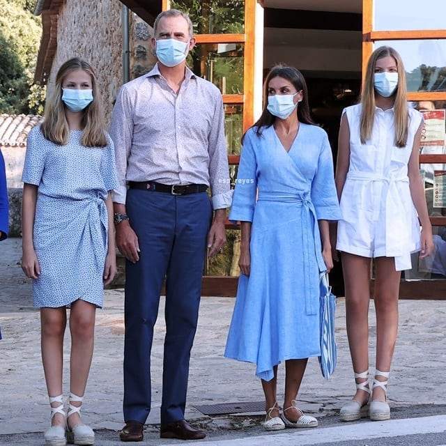 站位|西班牙14岁小公主学姐姐穿高跟,身高超180变巨人,王后一脸不快