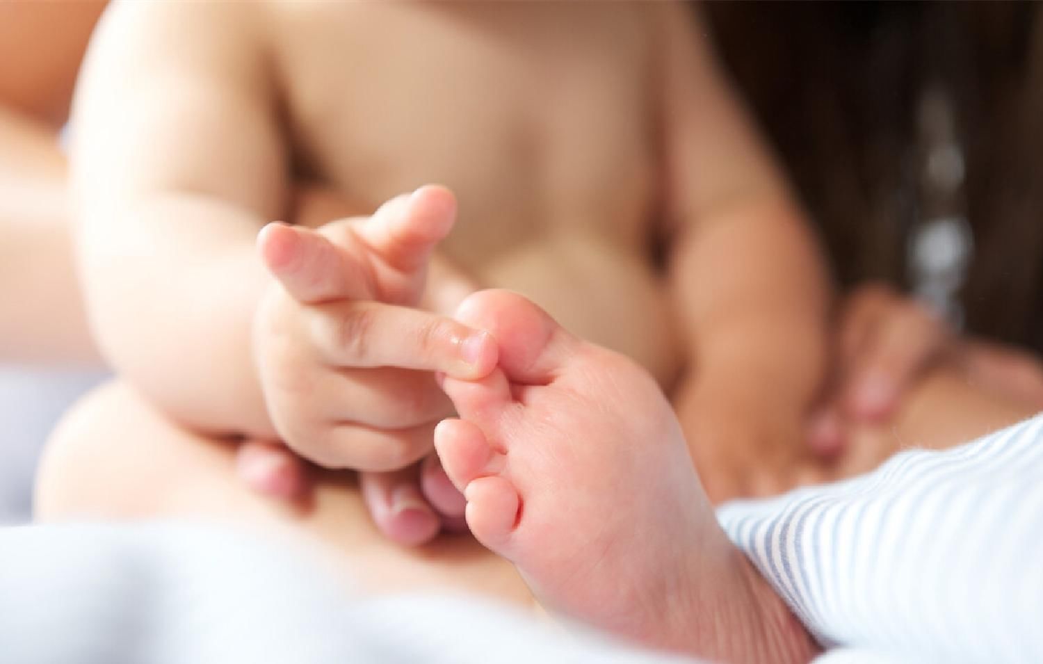 给宝宝剪指甲学问大，乱剪的后果很严重，不想伤娃好好了解