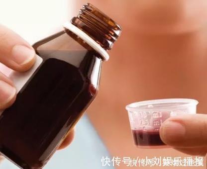 藿香正气水别压在箱底冬天涂在脚心,一次解决2个小“秘密”