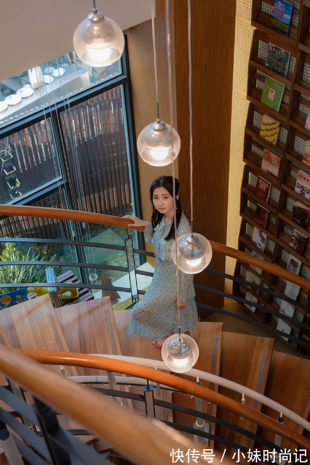 碎花裙|小姐姐的碎花裙十分的优雅清新,简约大气中也有女性的柔美