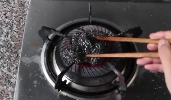燃气灶|把钢丝球放火上烧一烧，好多人不知道有啥用，但用过的人都夸好