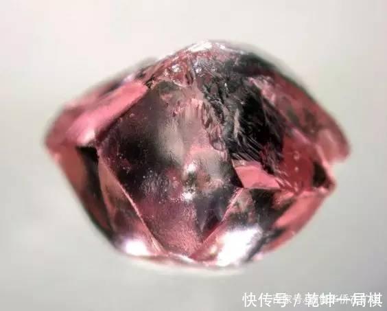 钻石的原石原来长这样,而且仅需这几招就可以鉴别
