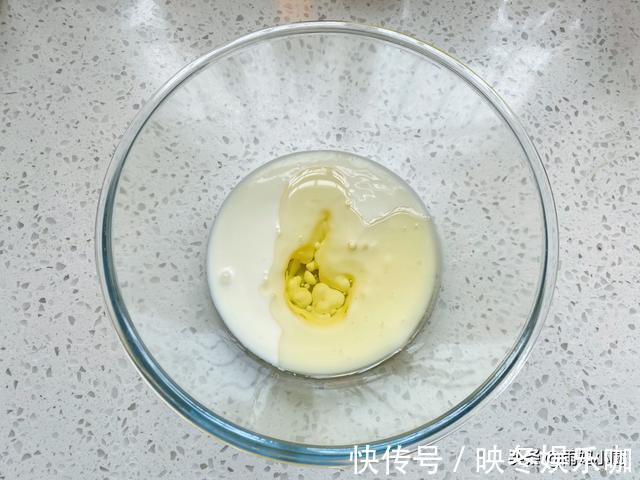 酸奶|轻如云朵的酸奶蛋糕，做法简单又好吃，比豆腐还嫩比戚风好做