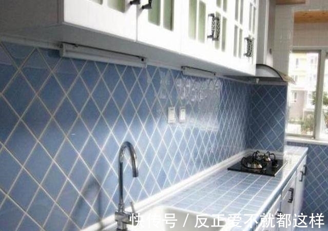 厨房|现在越来越多人厨房不用定制橱柜了, 如今都装这种, 30年不会坏