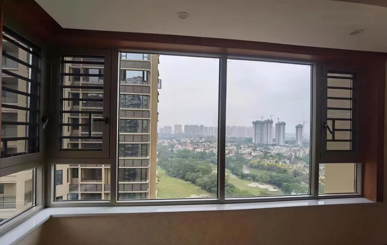 隐私性|为什么越来越多人将客厅与阳台打通？入住2年说实话，居住太幸福