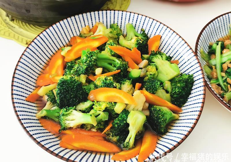 入花生油|天冷了,夫妻俩在家做4道家常菜,又香又下饭,网友:妈妈的味道