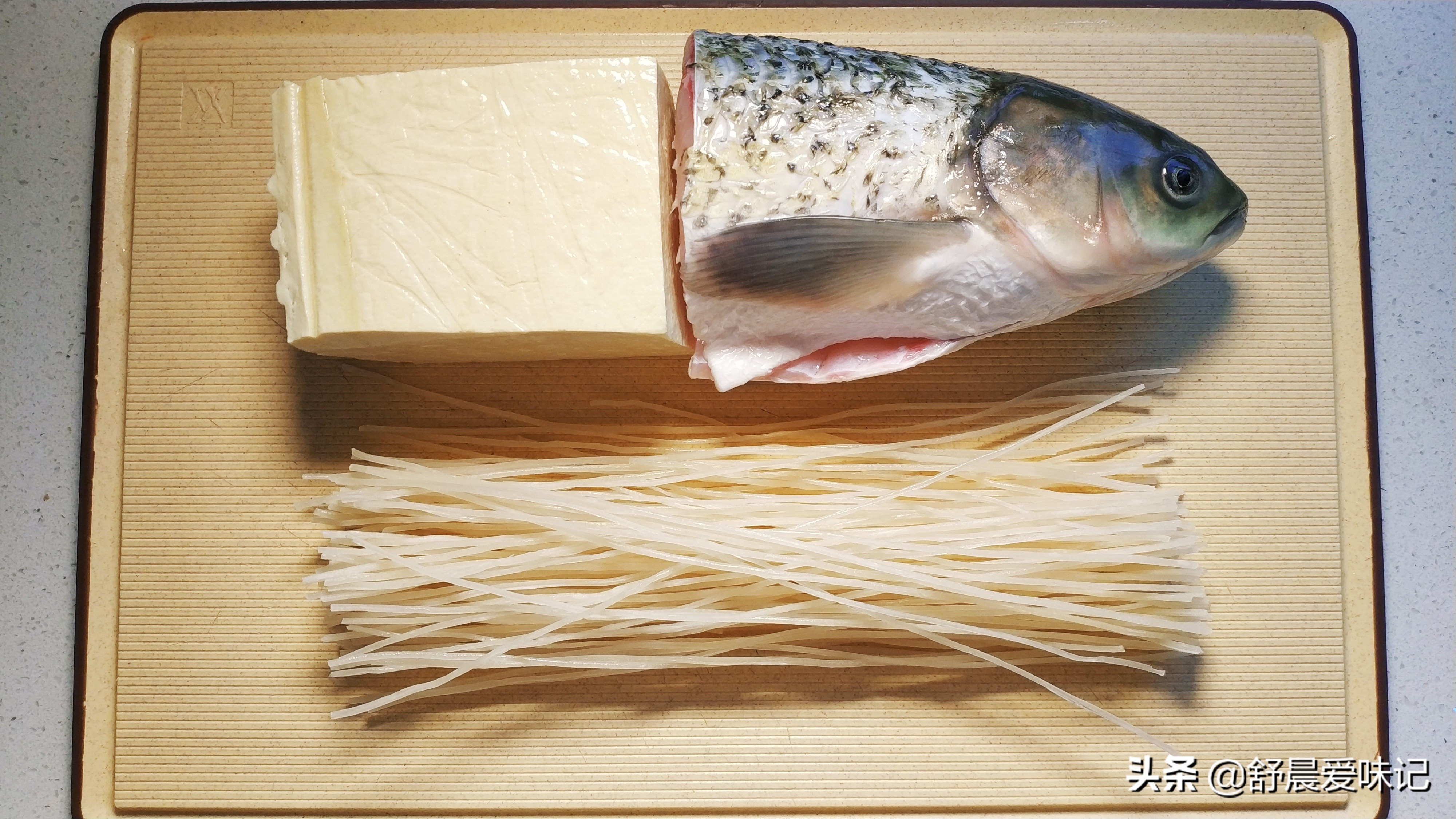 鱼头不是只能炖鱼汤,这样做更受欢迎