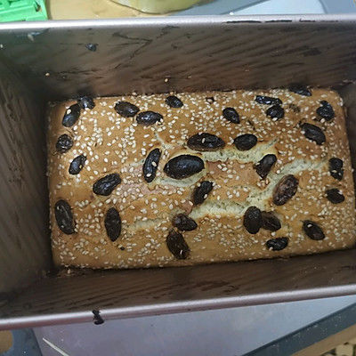 葡萄干芝麻磅蛋糕