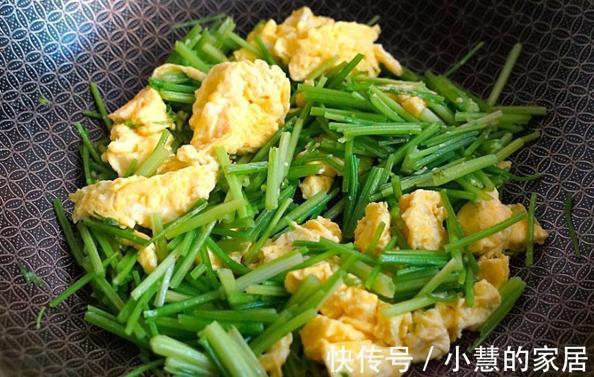 月经期间|月经不调多吃3种蔬菜，不知不觉痛经好了，还能排淤血养容颜