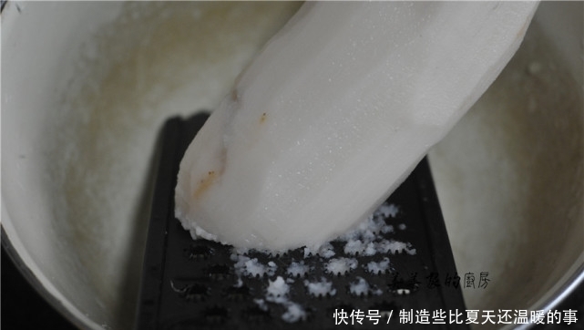 年菜少不了炸丸子,大厨教你一招,3块钱能炸1大盆,那叫一个酥香