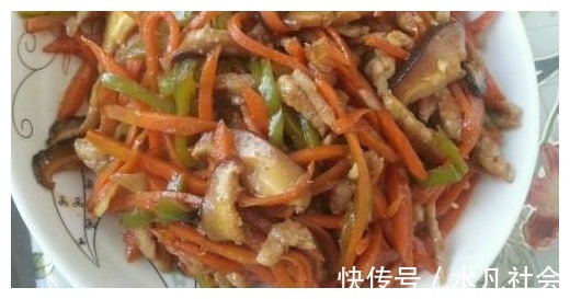 新手|鱼香肉丝家常做法，新手也能学会，出锅后鱼香味扑鼻