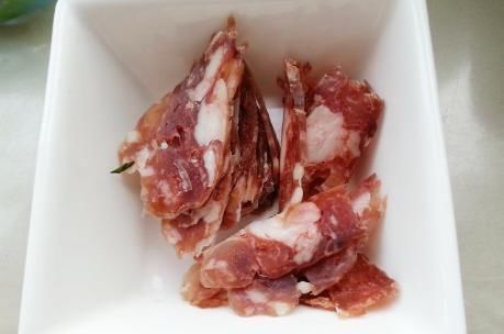 大厨|炒蒜苔,切好直接下锅炒是不对的,大厨分享1招,蒜苔翠绿入味