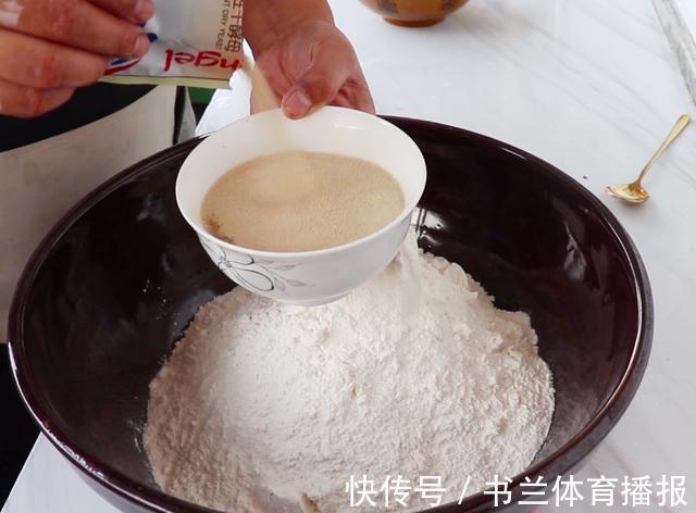 江一舟|蒸包子,记住不要直接上锅蒸,大厨教你一招,包子蓬松暄软不塌陷