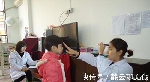 儿科医生|伤害孩子视力的不只手机, 儿科医生告诉你 4样东西才是“元凶”