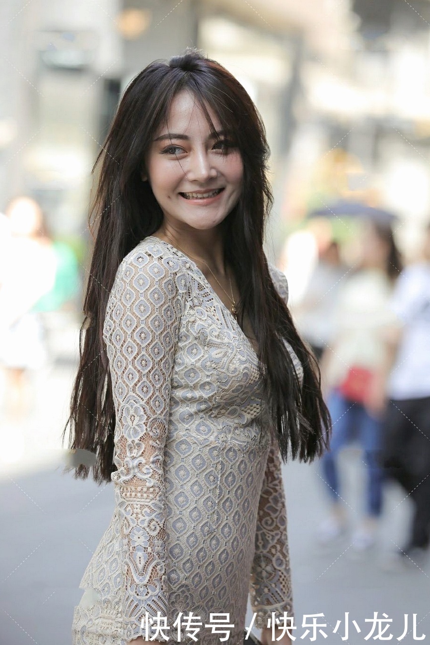 小姑娘小清新连衣裙，富态又大气，掩盖不住清纯女人味！