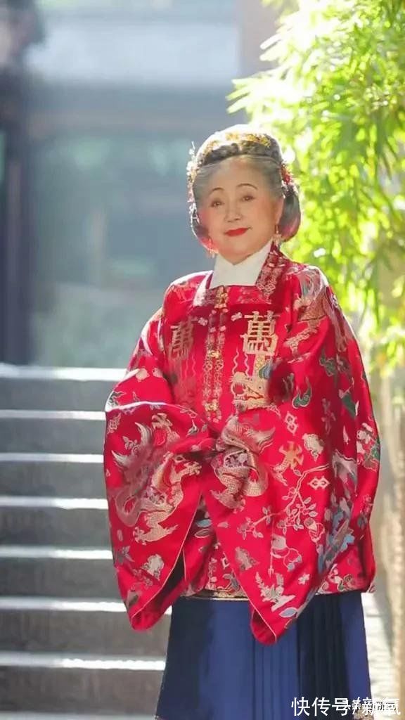 刘维秀$这位77岁的奶奶,穿上汉服也太惊艳了