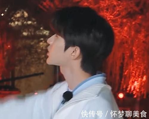 奔跑吧|蔡徐坤不小心踩到指压板，脱口而出3个字，只能靠后期消音救场了