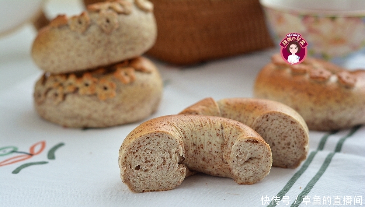 烘焙面包喷水的作用