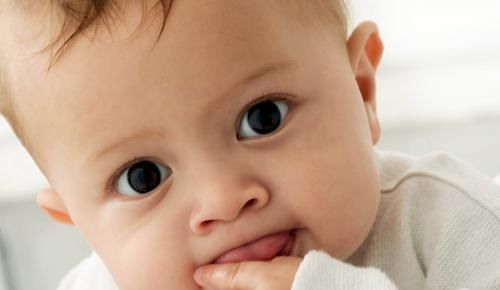 探索|新生儿有这些特征说明孩子天生聪明，家长偷着乐吧，记心里别忽视