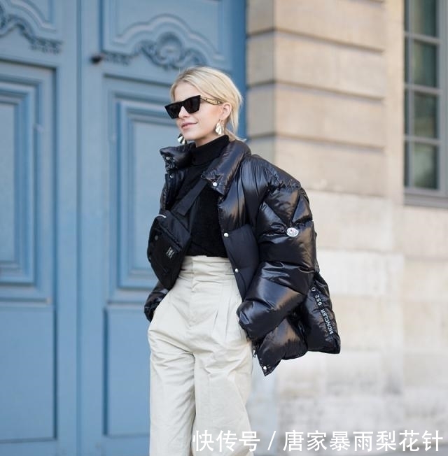 时髦的人,都在羽绒服里穿什么?