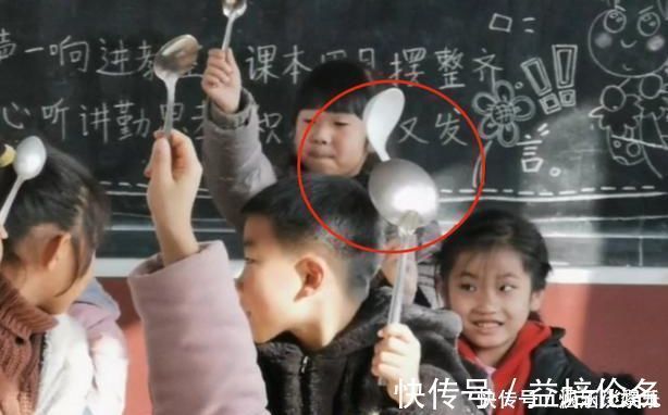 小朋友|幼儿园小朋友过生日,老师要求带勺子,宝宝因大勺成“干饭人”