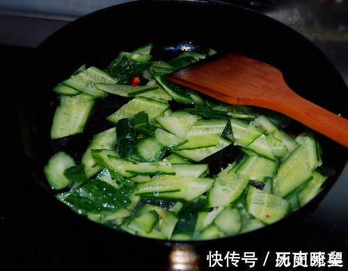 鸡蛋液|鸡蛋和它一起炒,头发乌黑,口臭没了,睡眠也好了,不懂就亏了!