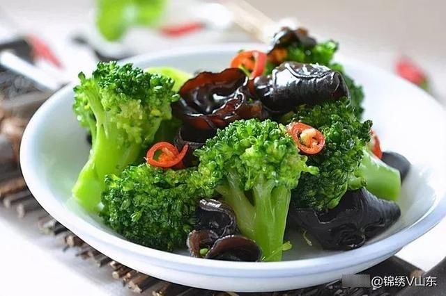 美味|周末聚会，我下厨做了12道快手菜，简单美味，一桌菜30分钟搞定