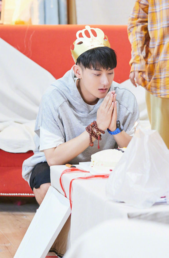 档期|黄子韬方发博：因档期冲突退出《中国潮音》录制