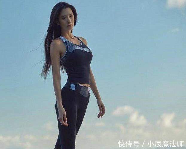 紧身打底裤|简洁大方的打底裤美女,穿出柔情女人味,魅力太强了