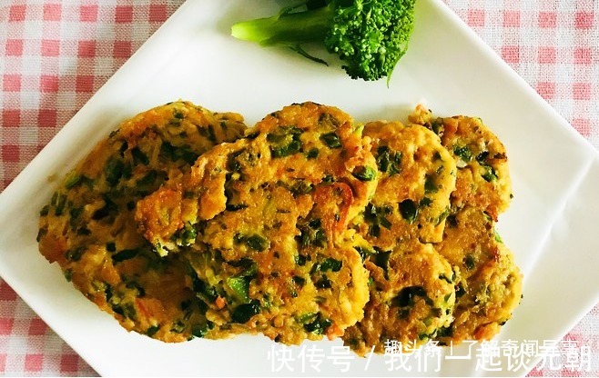 豆腐最新吃法，2个鸡蛋，一把面粉，筷子一搅，比吃红烧肉还过瘾