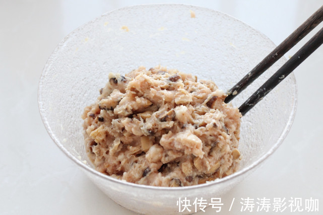 肉丸子不用油炸,蒸一蒸就上桌,香嫩好吃营养不流失,老少皆宜