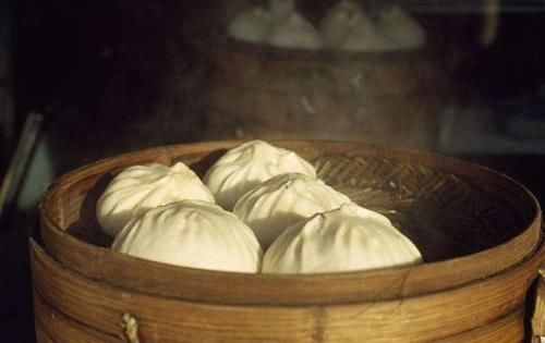 蒸包子时，直接加水蒸大错特错，多加三个步骤，包子白嫩又松软