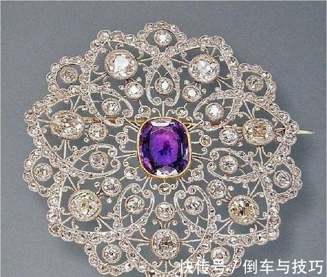 浪漫 蕾丝只能做裙子珠宝亦可如蕾丝般精致浪漫!