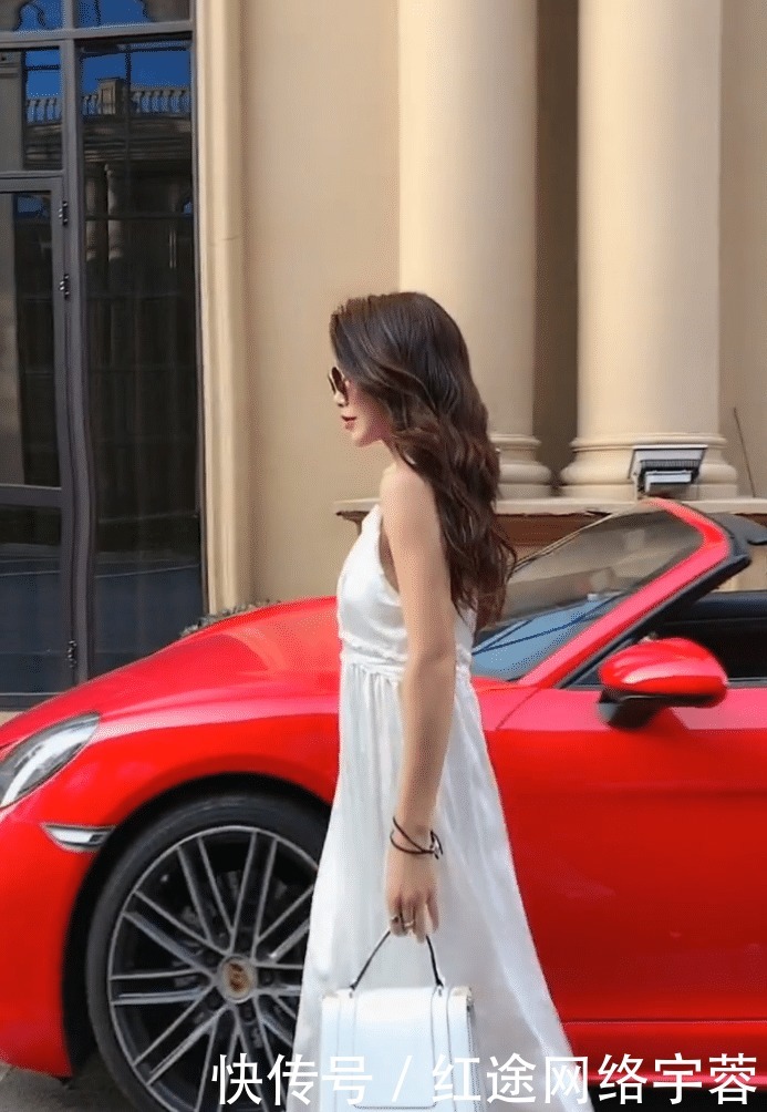 高档|衣服很高档,就是穿着显胖