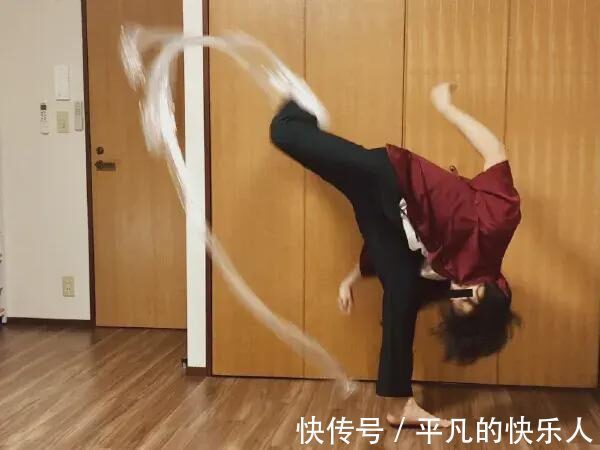 |今日段子:竟然还有人反向烤火?难道不怕烧到屁股吗?