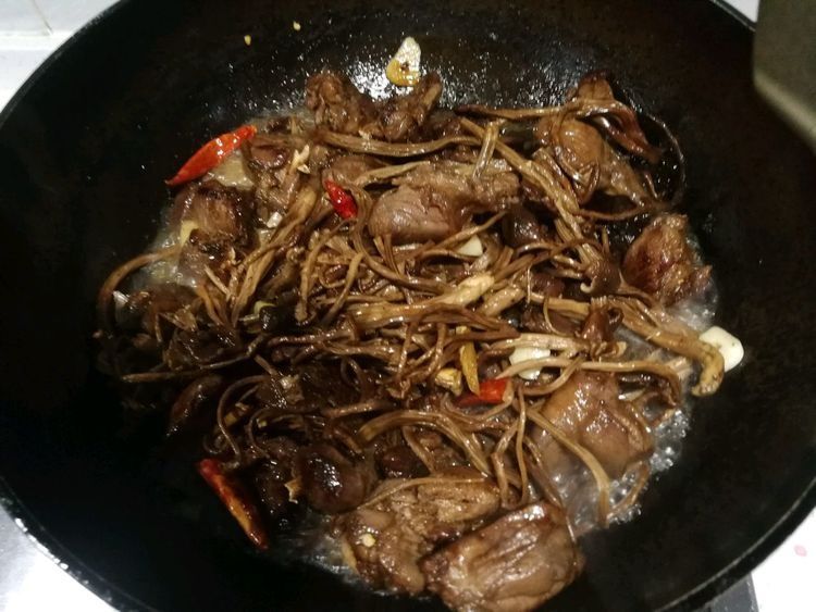 秋冬碰到这肉别手软，蛋白质是猪肉2倍，钙是牛肉3倍，营养滋补
