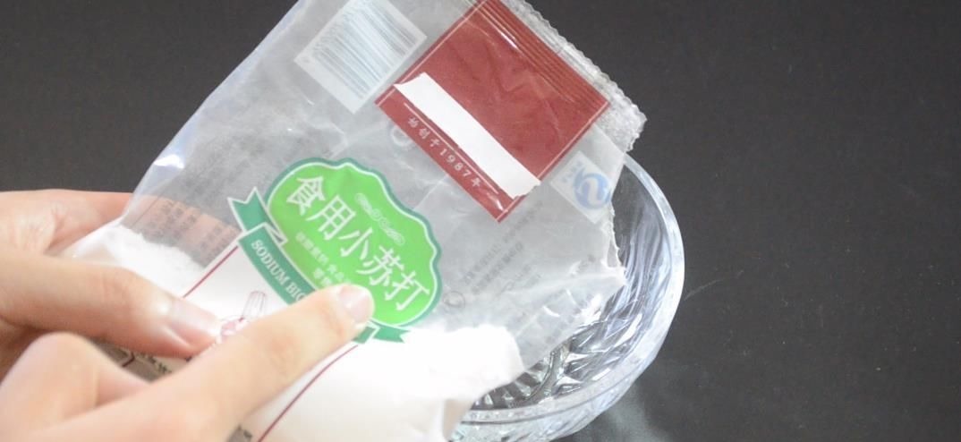 把这2样东西放进马桶里, 马桶不刷也不会脏臭, 看完赶紧去试试