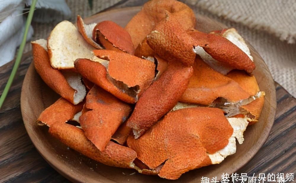 面含|炖牛肉放什么调料?牢记这3种,牛肉软烂入味又多汁,收藏了