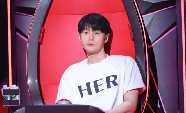 败给了谢霆|《好声音》李荣浩导师对决赛24惨败,盲选时太飘,这下尴尬了