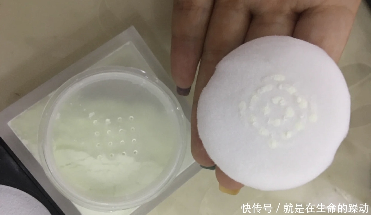 毛孔|散粉中的五个“扛把子”:黛珂妆感亮,E大饼揉焦感重,有你的吗