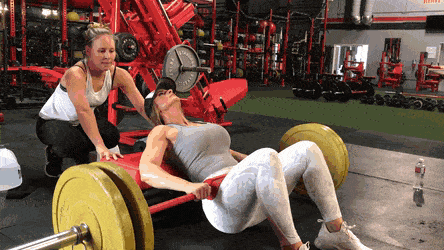 迷人|22岁的她，年纪不大，迷人身材却是极品，还有迷人的马甲线，羡慕