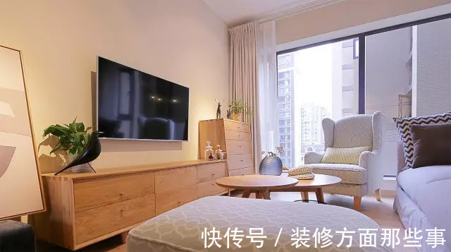 二居室|85平北欧风二居室,轨道灯、落地窗让客厅透亮显得十分舒适