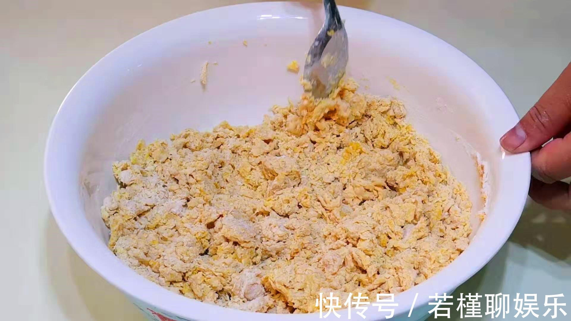 搅拌均匀|秋后要多吃红薯,教你秘制新吃法,不烙饼不蒸糕,吃一次就忘不了