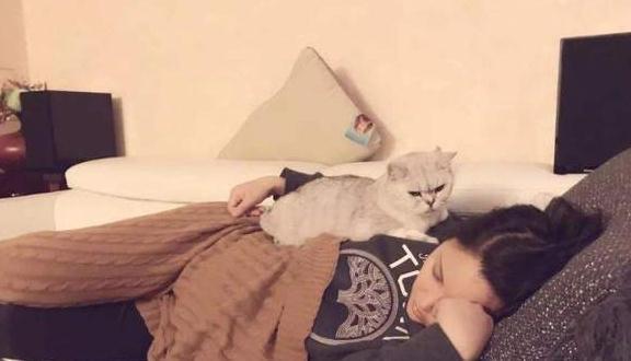 孕期|孕妈夜里总翻身,宝宝在肚子里是何感受?准爸妈心里要有数