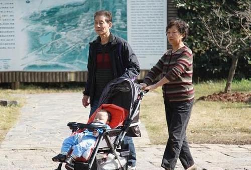 为啥越来越多年轻父母不让老人帮忙带娃？无非四大矛盾，很突出