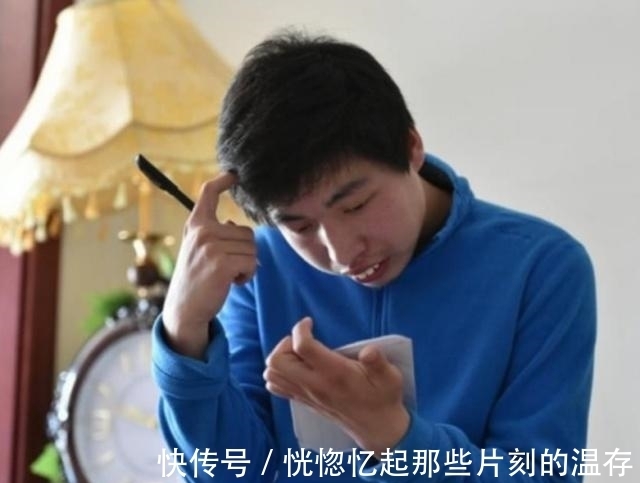 他被学校认为是智障拒收，在《最强大脑》随口说出答案，赢了教授